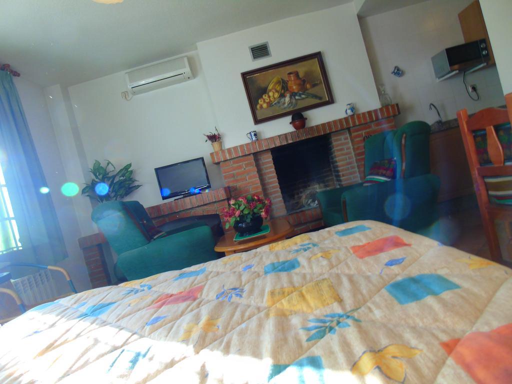 Apartamentos Turisticos Cumbres Verdes La Zubia  Værelse billede
