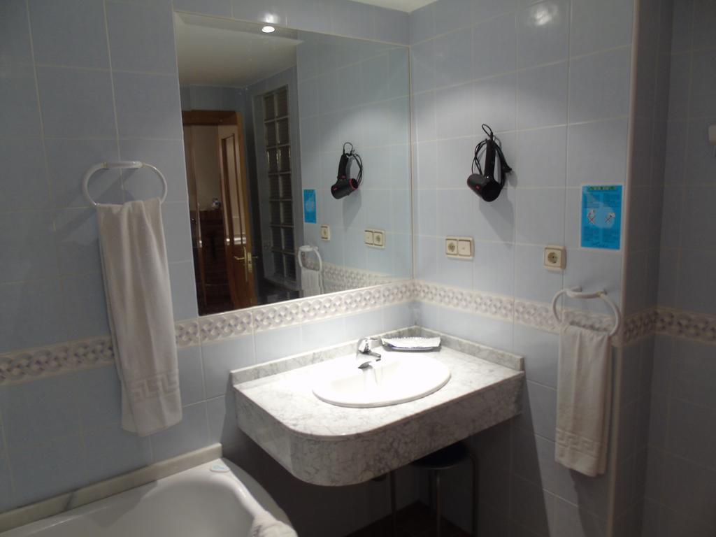 Apartamentos Turisticos Cumbres Verdes La Zubia  Værelse billede