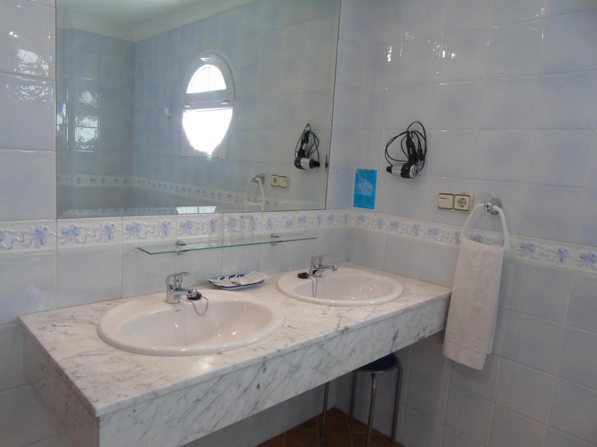 Apartamentos Turisticos Cumbres Verdes La Zubia  Eksteriør billede